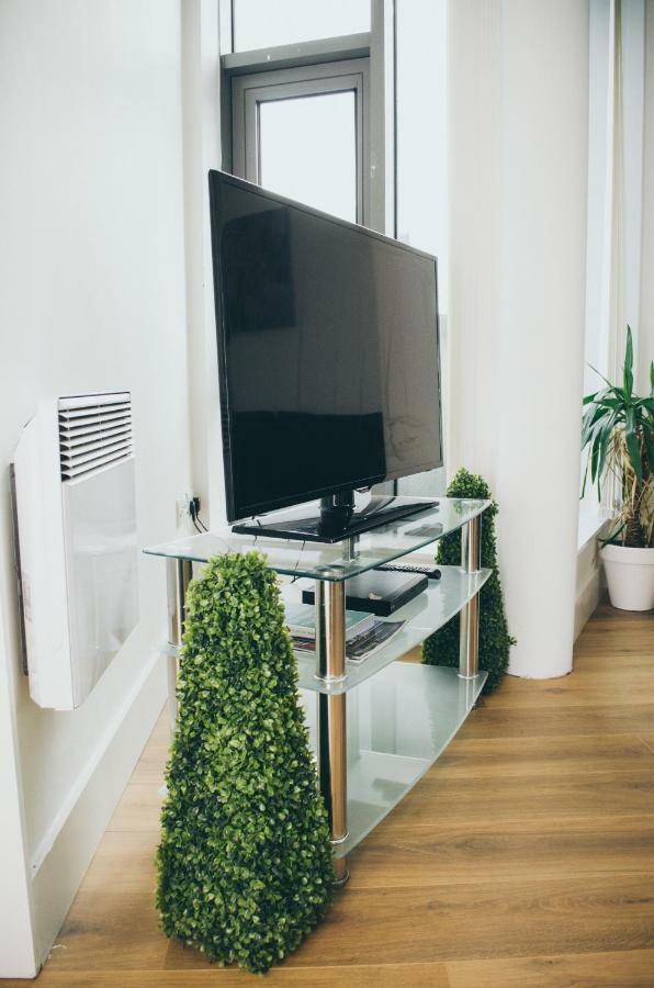Serviced Apartment In Liverpool City Centre - Free Parking - Balcony - By Happy Days Extérieur photo