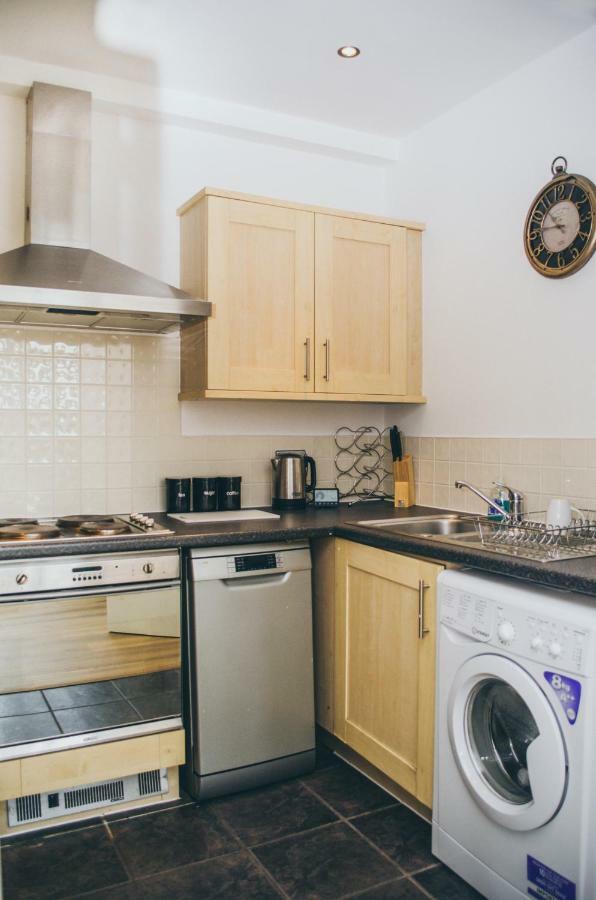 Serviced Apartment In Liverpool City Centre - Free Parking - Balcony - By Happy Days Extérieur photo